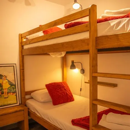 3 Bed Apt,central Location, Parking, Garden, 6 Pax Διαμέρισμα *