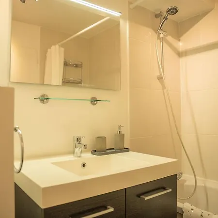 Διαμέρισμα 3 Bed Apt,central Location, Parking, Garden, 6 Pax