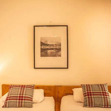 3 Bed Apt,central Location, Parking, Garden, 6 Pax Διαμέρισμα